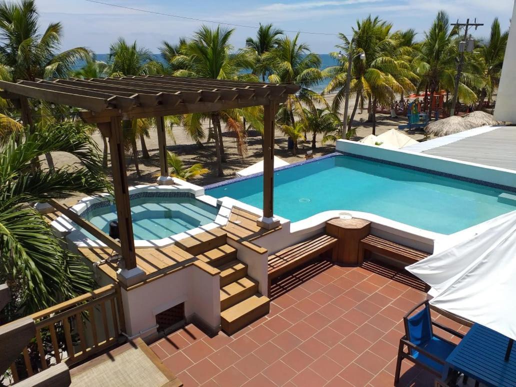 Hotel Y Restaurante Cesar Mariscos Tela Exteriér fotografie